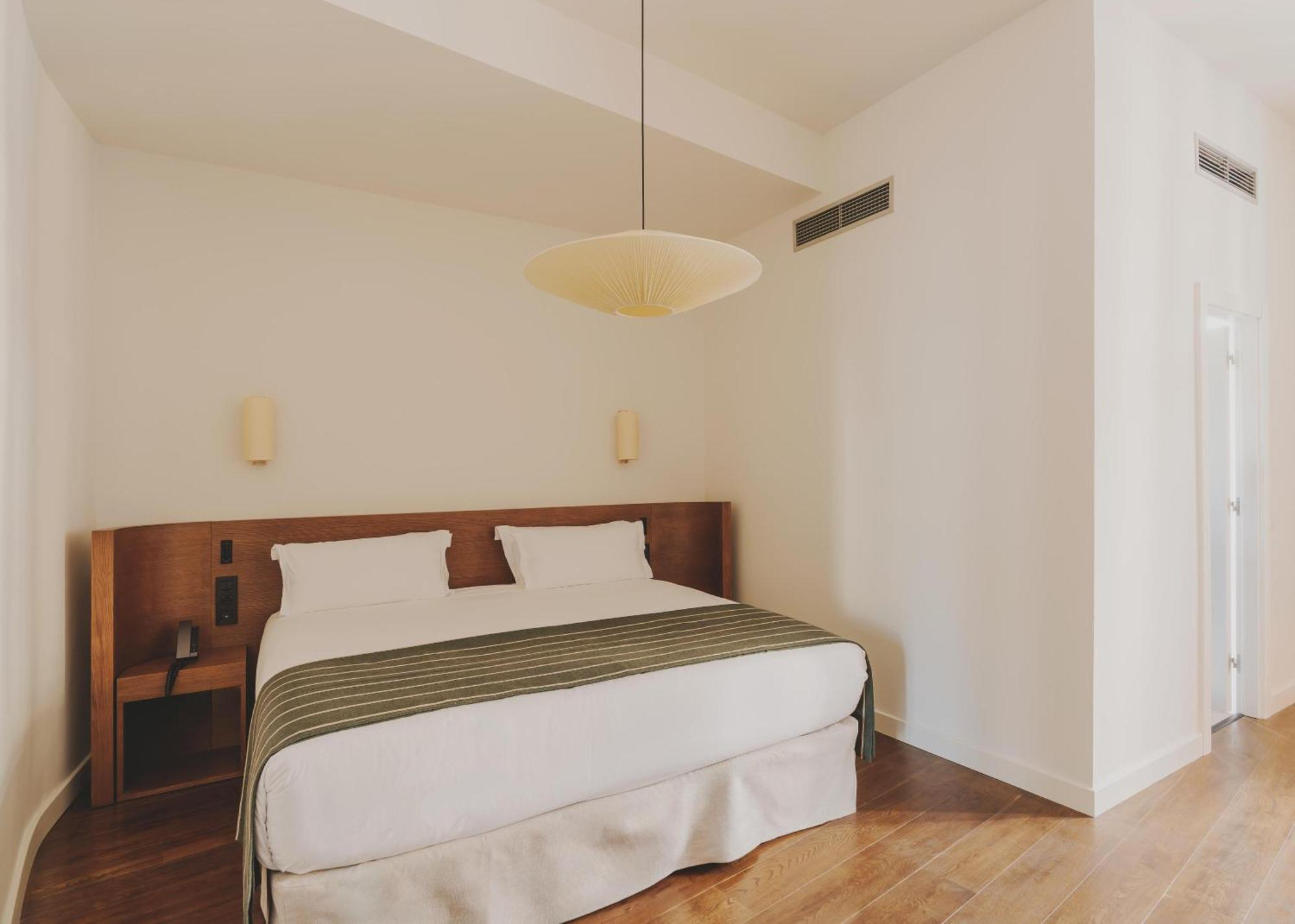 Superior Double Room with Balcony,1498707664:JPEG